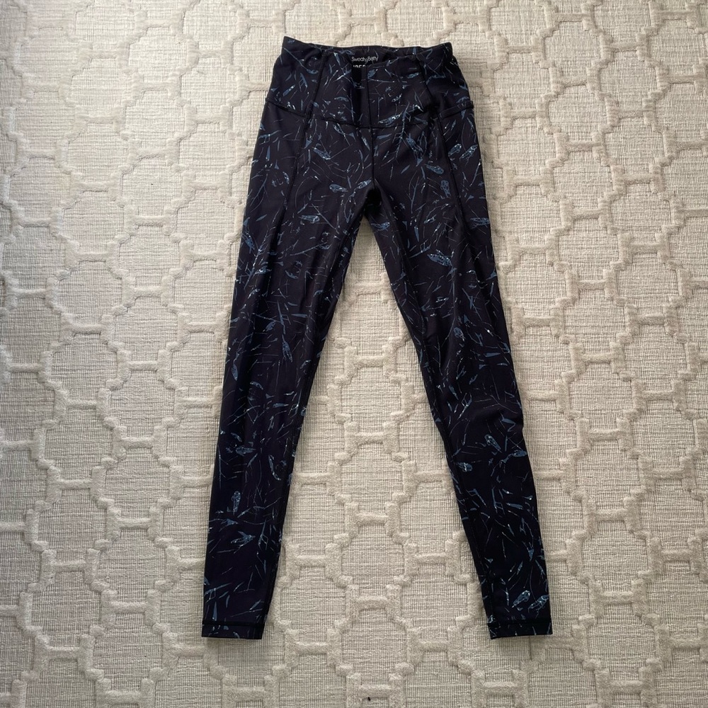 Sweaty Betty Leggings, size extra small, navy blue print